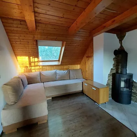 Voeroes Macska Vendeghaz 3*