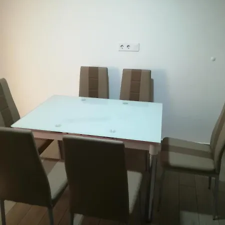 Voeroes Macska Vendeghaz Guest house