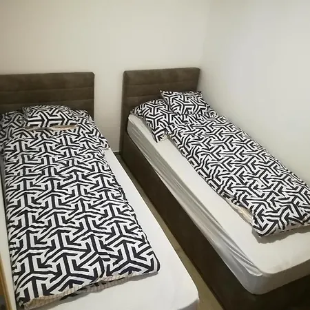 Pensjonat Voeroes Macska Vendeghaz Szentkirályszabadja