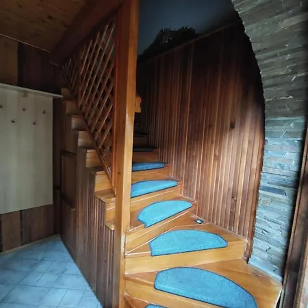 Voeroes Macska Vendeghaz