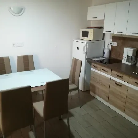 Voeroes Macska Vendeghaz Guest house