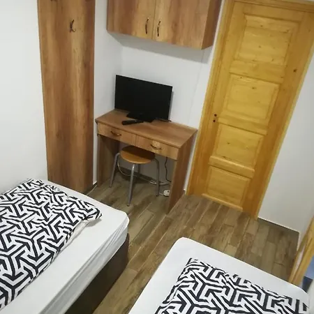 Pensjonat Voeroes Macska Vendeghaz Szentkirályszabadja