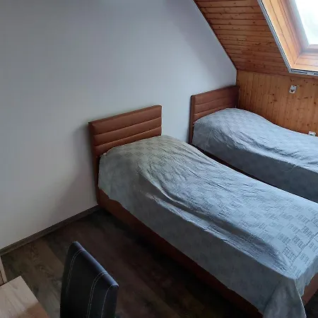 Pensjonat Voeroes Macska Vendeghaz Szentkirályszabadja