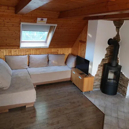 Voeroes Macska Vendeghaz Szentkirályszabadja