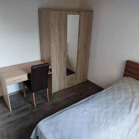 Voeroes Macska Vendeghaz 3*