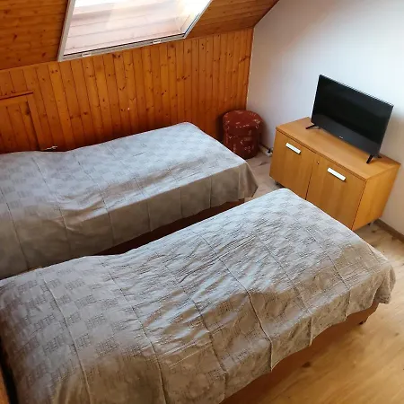 Voeroes Macska Vendeghaz * Szentkiralyszabadja