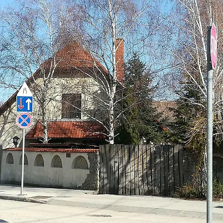 Guest house Voeroes Macska Vendeghaz