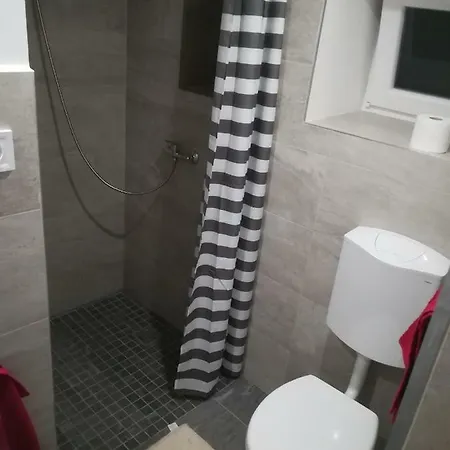 Pensjonat Voeroes Macska Vendeghaz Szentkirályszabadja