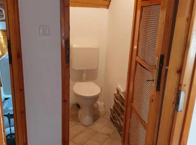 Voeroes Macska Vendeghaz בית הארחה Szentkirályszabadja