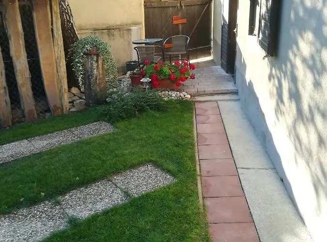 Voeroes Macska Vendeghaz בית הארחה 3*