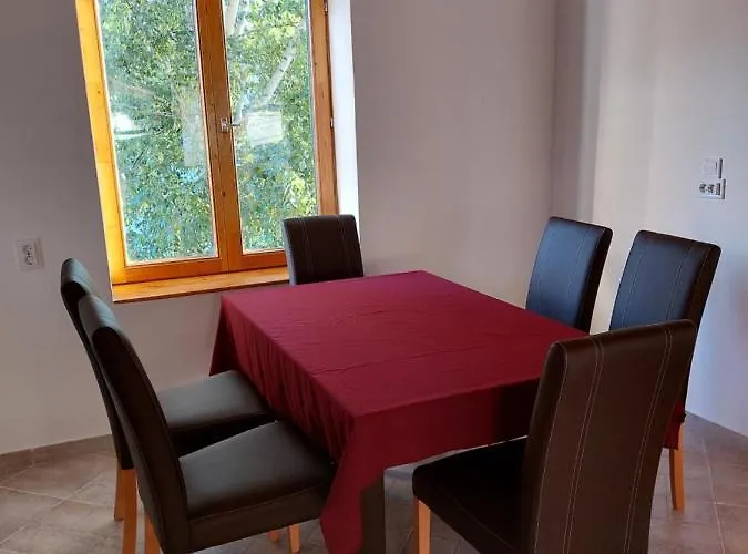 Pensionat Voeroes Macska Vendeghaz