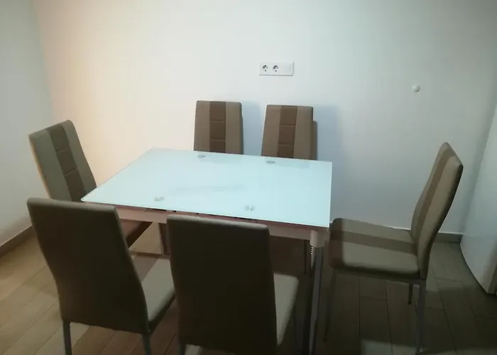 Voeroes Macska Vendeghaz בית הארחה