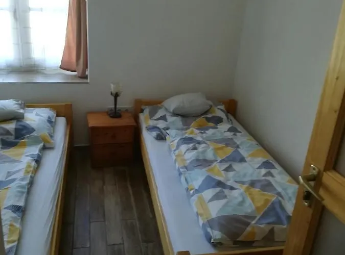 Pensionat Voeroes Macska Vendeghaz