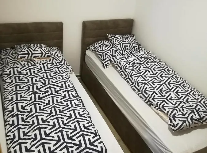 Pensionat Voeroes Macska Vendeghaz Szentkirályszabadja