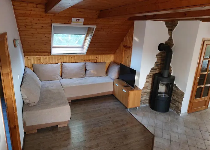 Voeroes Macska Vendeghaz Szentkirályszabadja