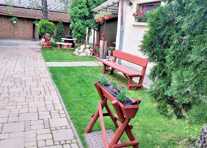 Pensionat Voeroes Macska Vendeghaz