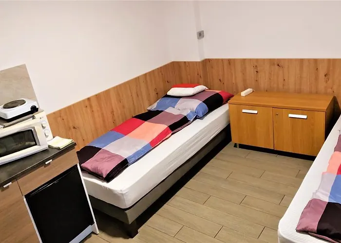 בית הארחה Voeroes Macska Vendeghaz