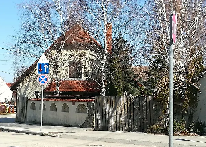 Pensionat Voeroes Macska Vendeghaz