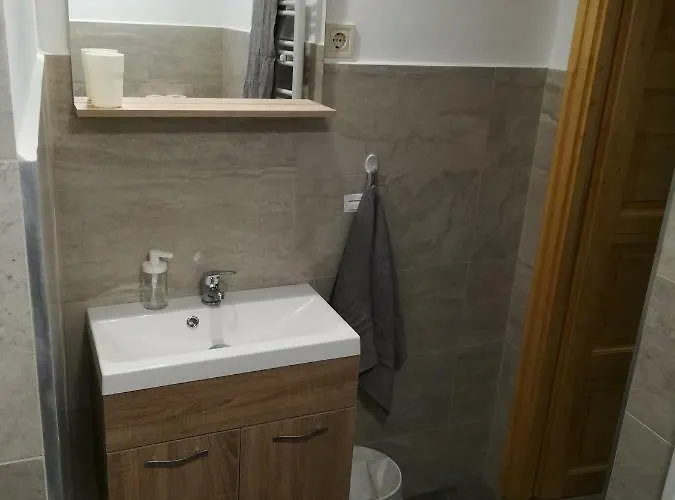 Voeroes Macska Vendeghaz בית הארחה